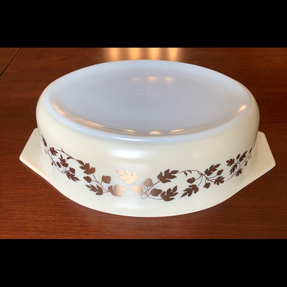 Vintage Pyrex 2.5 Qt oval casserole dish model #045 Gold Acorn Oak Leaf pattern - Picture 8 of 11